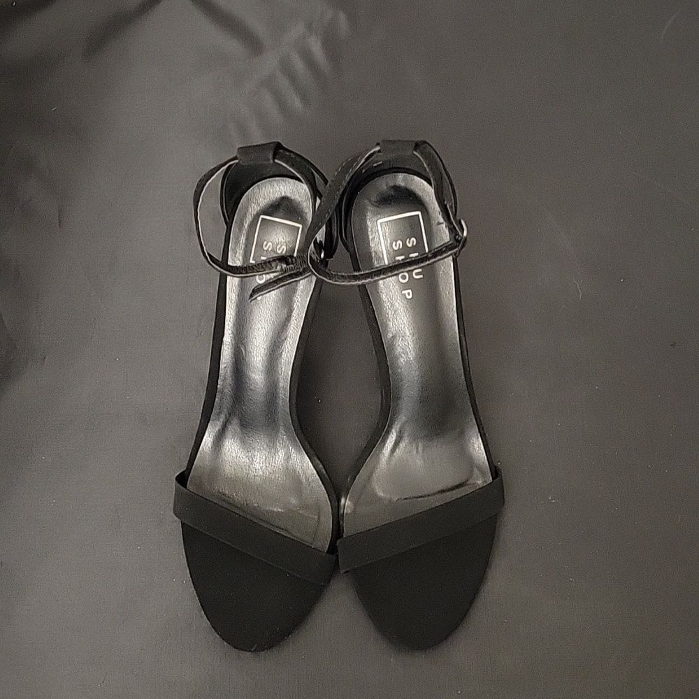 BRAND NEW CHU SHOP POINT TOE ADJUSTABLE BUCKLE ANKLE STRAP STILETTOS - Picture 3 of 16